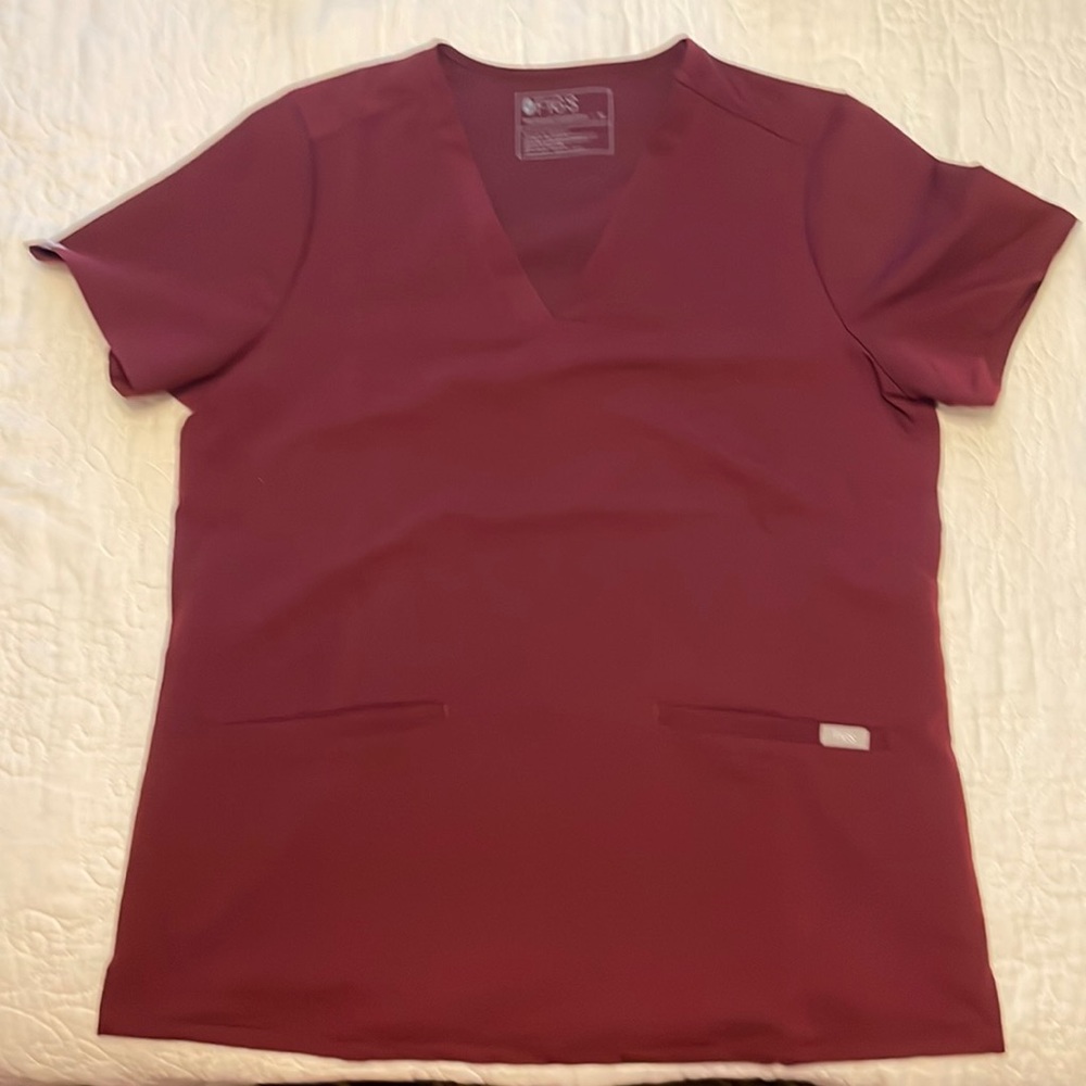 Women’s figs casma scrub top